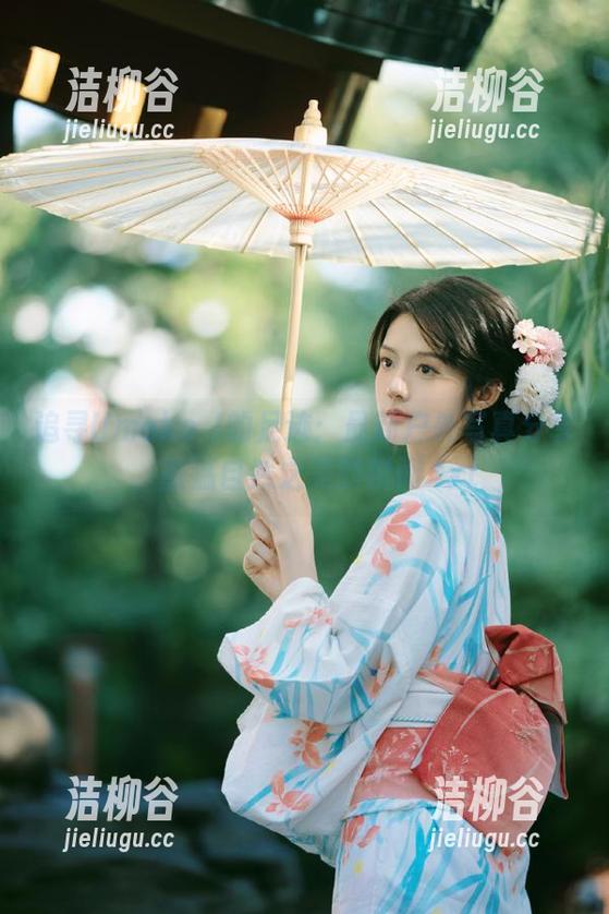追寻Umeko J的足迹：最新户外写真分享，重温自然之美的瞬间.txt